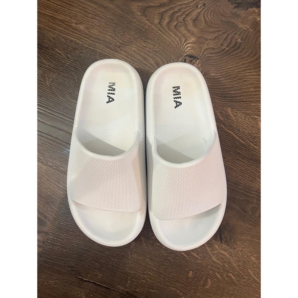 MIA White Platform Slide Sandals Womens Size 7 Lightweight Foam Comfort Slides